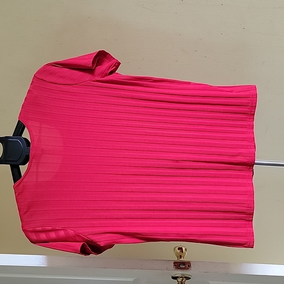 Women's The Attic Blouse, Color Red. Size L - Picture 3 of 8